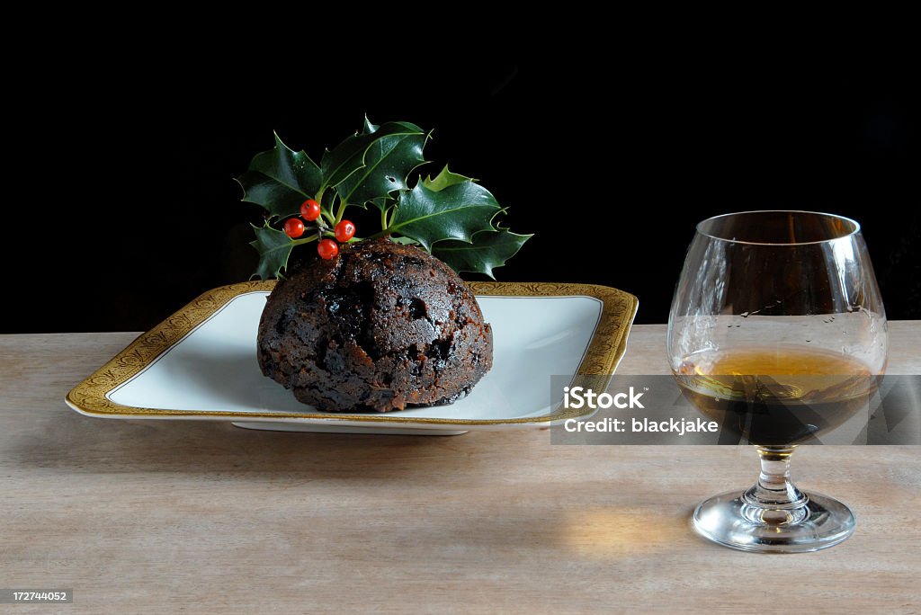 Plum Pudding und Brandy - Lizenzfrei Schwarzer Hintergrund Stock-Foto