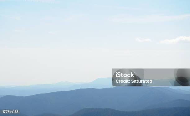 Hazy Las Montañas Azules Desapareciendo En La Distancia Foto de stock y más banco de imágenes de Appalachia