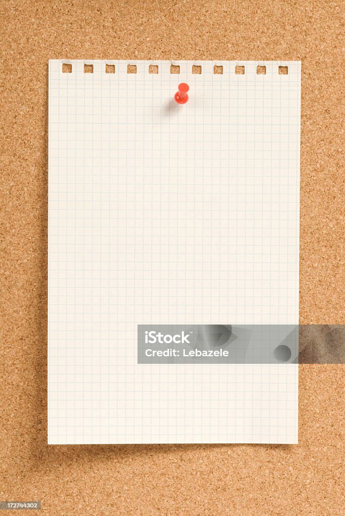 Notepaper en Corkboard - Foto de stock de Arte libre de derechos