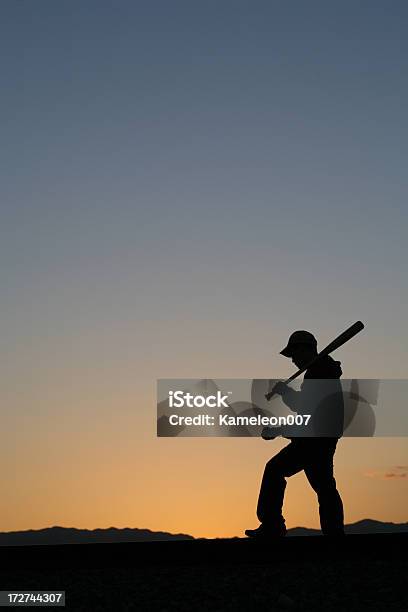 Człowiek Z Baseball Bat - zdjęcia stockowe i więcej obrazów Kij baseballowy - Kij baseballowy, Ręka człowieka, Baseball