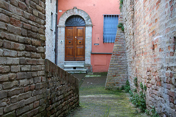 istock Italian Alley 172744340