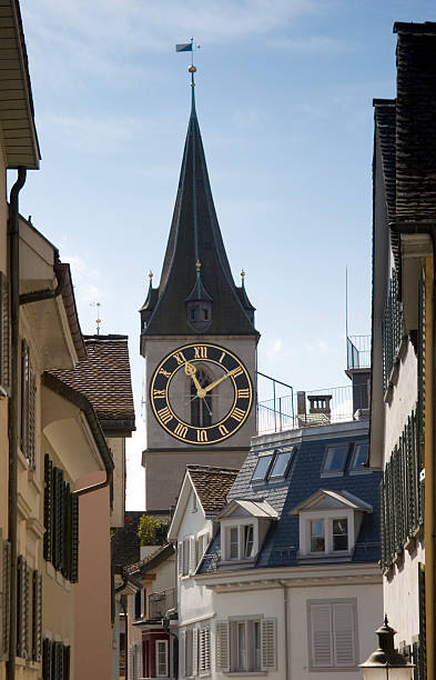 st.peter церковь - spire bell tower clock tower western europe стоковые фото и изображения