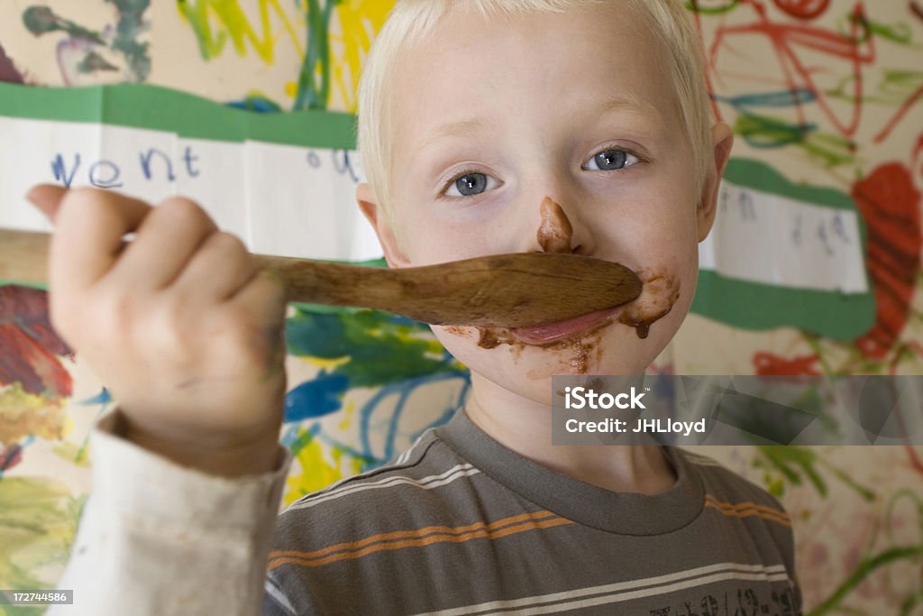 Kinder Backen - Lizenzfrei Das Leben zu Hause Stock-Foto