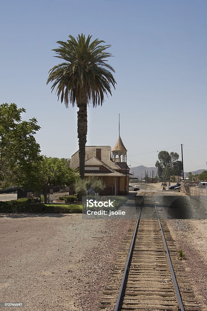 Abandonado carril de liberación prolongada en California, junto a la vía férrea - Foto de stock de Abandonado libre de derechos