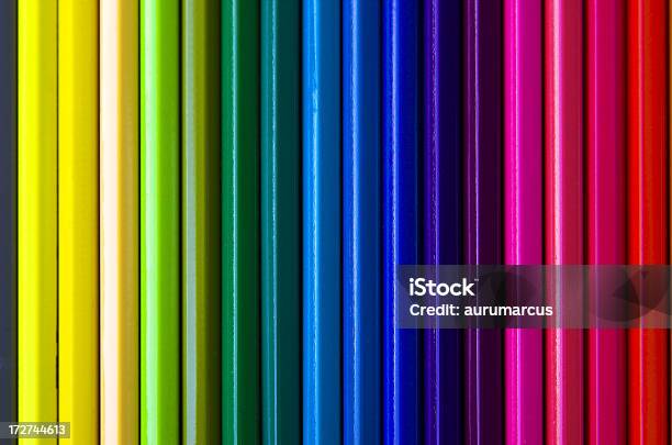 Lápices De Color Foto de stock y más banco de imágenes de Alegría - Alegría, Amarillo - Color, Aprender