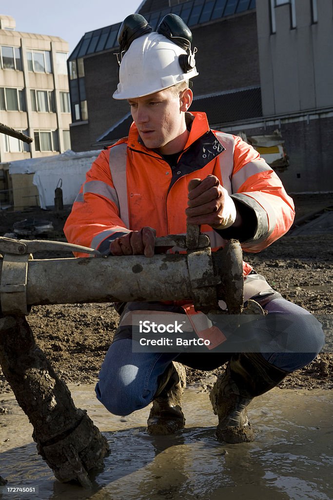 Jovem Trabalhador de Construção de um edifício pit - Foto de stock de Adulto royalty-free