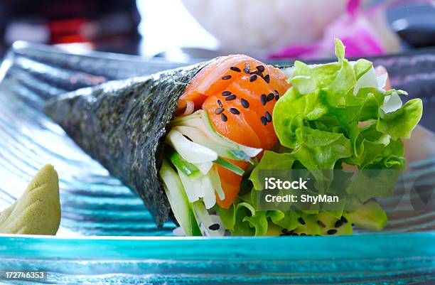 Photo libre de droit de Cornet De Sushi banque d'images et plus d'images libres de droit de Aliment - Aliment, Aliments et boissons, Cuisine japonaise