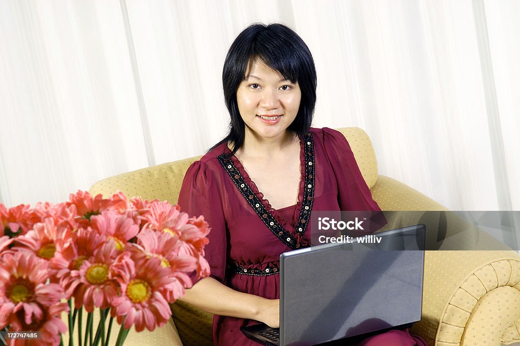 Jovem mulher fazendo trabalhar em casa - Foto de stock de Adulto royalty-free