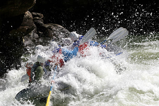 extreme - white water rafting fotos fotografías e imágenes de stock