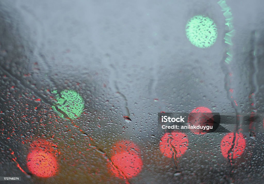 Feux de signalisation dans un jour de pluie. - Photo de Abstrait libre de droits