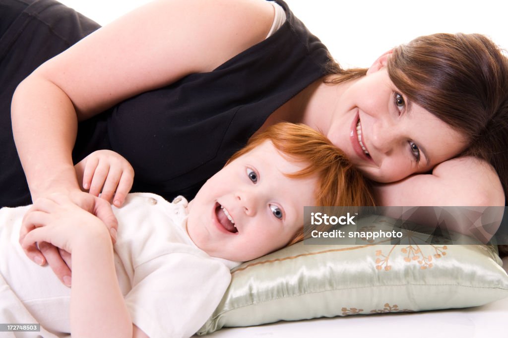 Madre e figlio - Foto stock royalty-free di Abbracciare una persona