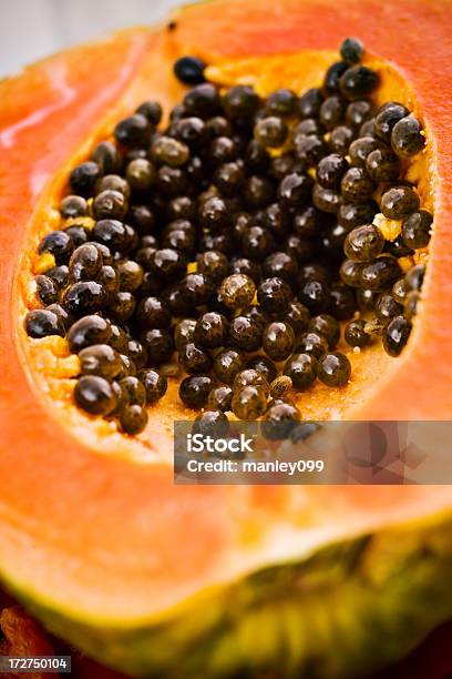 Primer Plano De Papaya Foto de stock y más banco de imágenes de Alimento - Alimento, Colorido, Comida sana