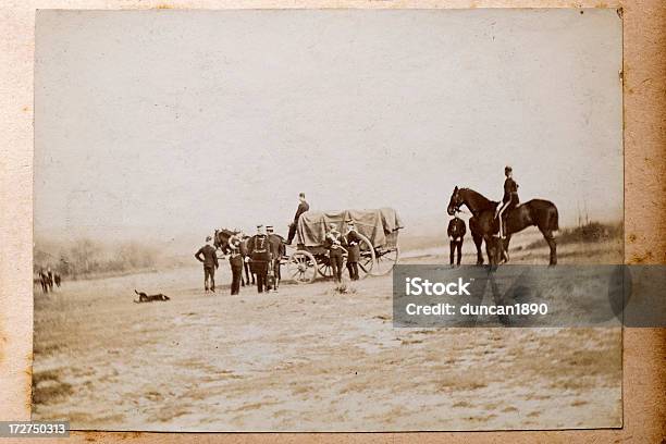 Ejército Wagon Foto de stock y más banco de imágenes de Vagón cubierto - Vagón cubierto, Carro de caballos, El pasado