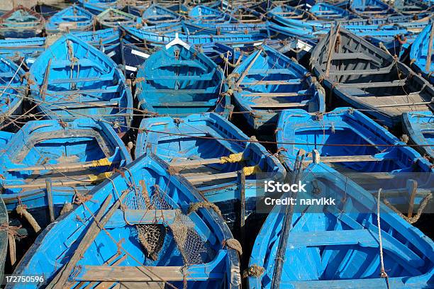 Barcos De Pesca En El Puerto Marruecos Essaouria Foto de stock y más banco de imágenes de Azul - Azul, Bahía, Barco de pasajeros