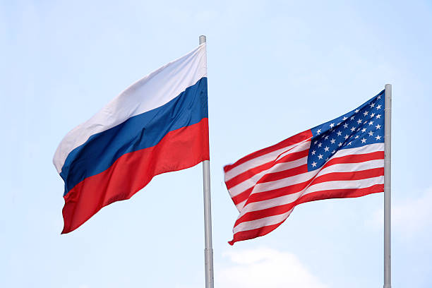 the russian and american flags flying side by side - rusland stockfoto's en -beelden
