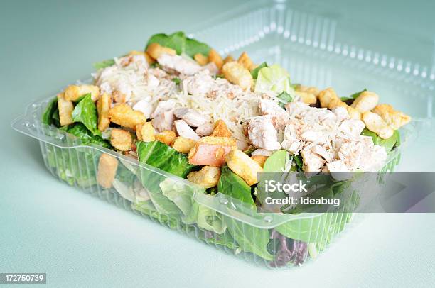 Frango Grelhado Salada César - Fotografias de stock e mais imagens de Frango - Frango, Salada César, Alimentação Saudável