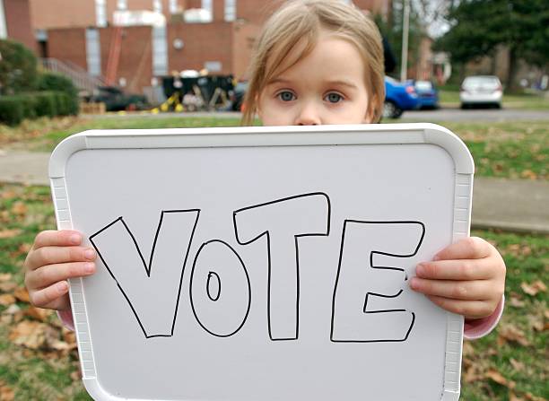 proszę o głosowania - voting election politics little girls zdjęcia i obrazy z banku zdj�ęć