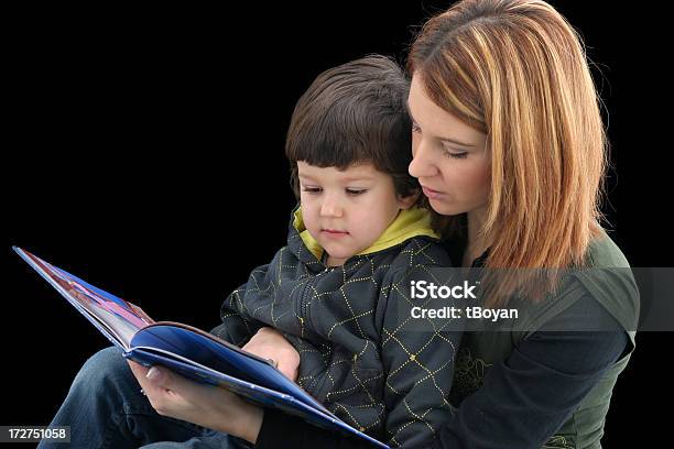 Niños De Historias Foto de stock y más banco de imágenes de 2-3 años - 2-3 años, Adulto, Adulto joven