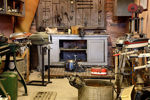 istock Repair shop 172751253