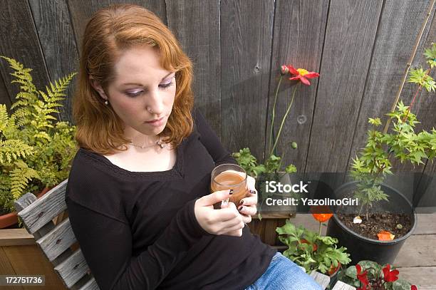 Giovane Donna Triste - Fotografie stock e altre immagini di 16-17 anni - 16-17 anni, Adolescente, Adulto