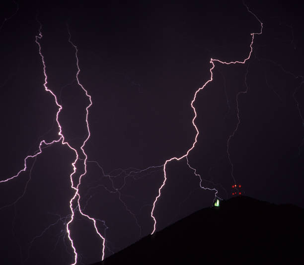 istock Lightning Over the East Ridge 172751910