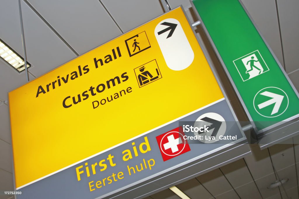 Aeroporto di # 17 - Foto stock royalty-free di First Aid-segnale inglese