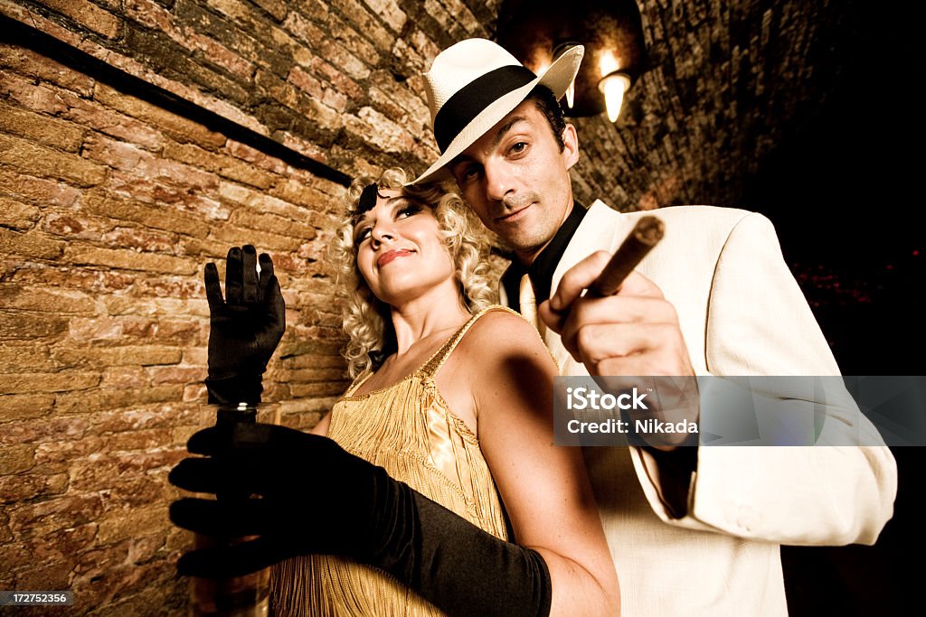 Gangster con la sua ragazza - Foto stock royalty-free di Party