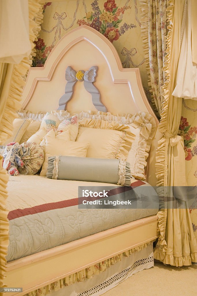 ベッドルームのインテリア - ピンク色のロイヤリティフリーストックフォト