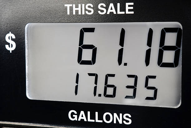 비용 suv, 미니밴 fillup 가스 펌프스 - fillup 뉴스 사진 이미지