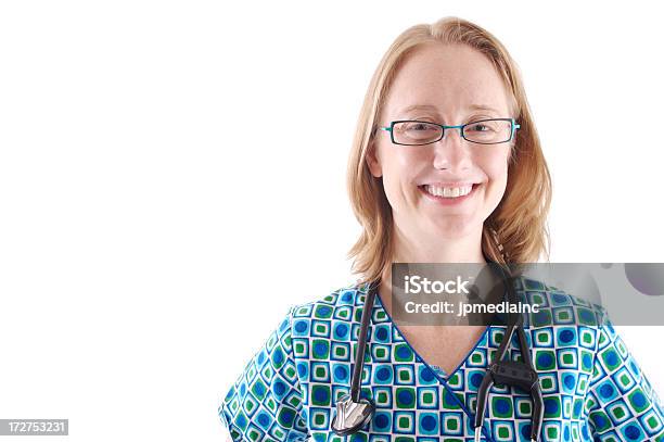 Lächelnd Krankenschwester Stockfoto und mehr Bilder von Allgemeinarztpraxis - Allgemeinarztpraxis, Analysieren, Arbeit und Beschäftigung