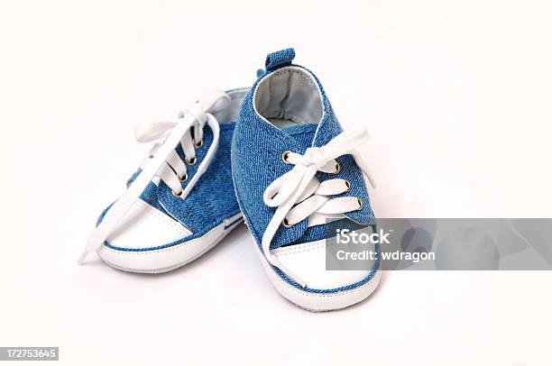 Sapatos De Bebê Azul - Fotografias de stock e mais imagens de Aspiração - Aspiração, Atar Cordão de Sapato, Azul