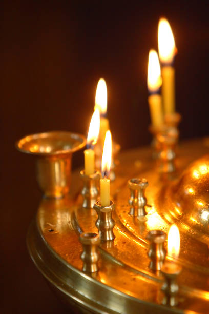 candele - church altar indoors dark foto e immagini stock