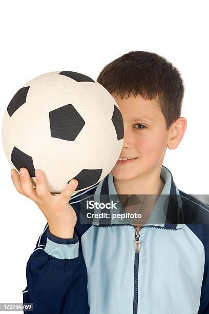 Criança Com Bola De Futebol - Fotografias de stock e mais imagens de Beleza - Beleza, Bola, Bola de Futebol