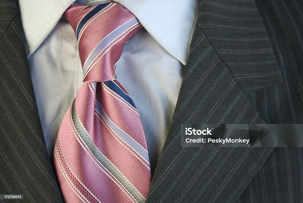 Розовый узелковый Виндзорский узел бизнесмен костюм крупный план - Стоковые фото Воротник роялти-фри