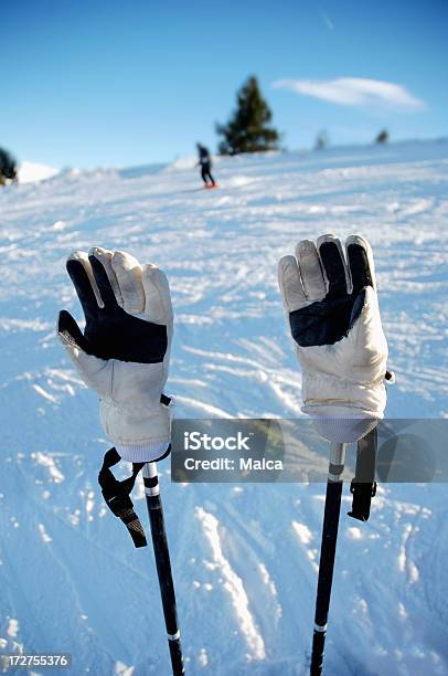 Photo libre de droit de De Ski banque d'images et plus d'images libres de droit de Bleu - Bleu, Bâton de ski, Ciel
