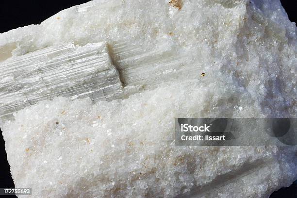 Pedras E Mineraistremolite Em Mármore Calcite - Fotografias de stock e mais imagens de Branco - Branco, Calcite, Fotografia - Imagem