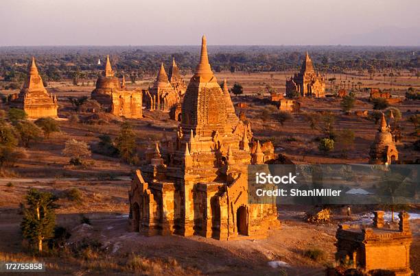 Foto de Pôr Do Sol Em Bagan e mais fotos de stock de Arqueologia - Arqueologia, Bagan, Civilização Milenar