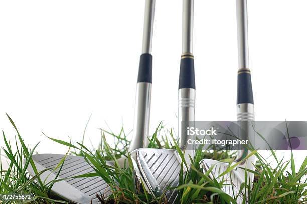 Palos De Golf En Hierba Foto de stock y más banco de imágenes de Acero - Acero, Artículos deportivos, Blanco - Color