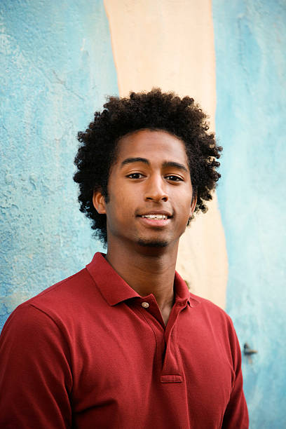 retrato de hombre joven - polo shirt african ethnicity men african descent fotografías e imágenes de stock