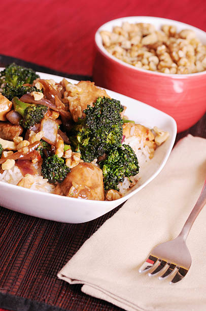 istock Chicken Stir-Fry with Broccoli and Walnuts 172756339