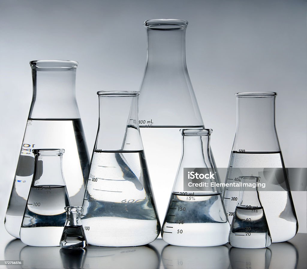 Huit Flasks Erlenmeyer - Photo de Biologie libre de droits