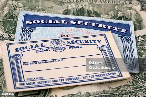 Sicurezza Sociale Carte - Fotografie stock e altre immagini di Tessera sanitaria - Tessera sanitaria, Previdenza sociale, Valuta