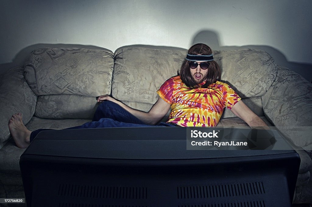 Hippy Couch Potato Ver Televisão - Royalty-free Passar o tempo Foto de stock