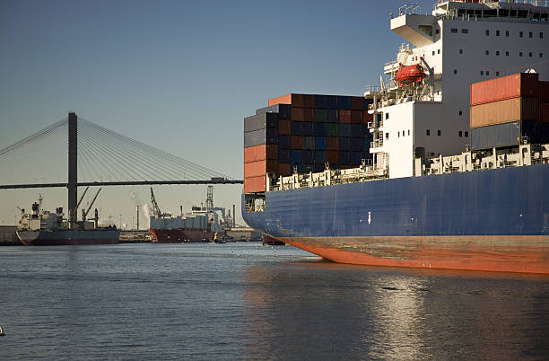 Movimentado porto de Savannah - foto de acervo