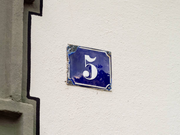 istock Number 5 on a House Wall 1727576901