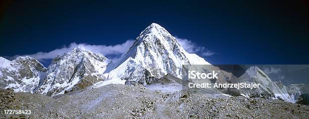 Nepal Himalaya Foto de stock y más banco de imágenes de Aire libre - Aire libre, Asia, Cadena de montañas