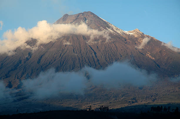 Il maestoso Monte Tungurahua - foto stock