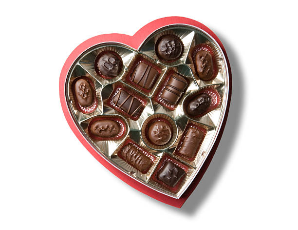 chocolats de la saint-valentin - valentines day candy candy heart heart shape photos et images de collection