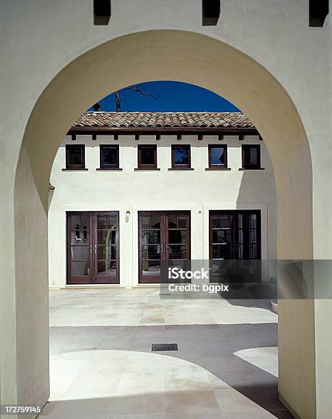 Foto de Detalhe Arquitetônico Em Arco Em Estilo Espanhol e mais fotos de stock de Arco - Característica arquitetônica - Arco - Característica arquitetônica, Arquitetura, Característica arquitetônica