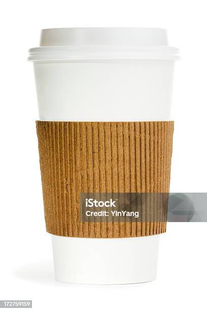 Photo libre de droit de Tasse De Papier Jetables Isolation En Plastique Avec Couvercle Sur Fond Blanc banque d'images et plus d'images libres de droit de Aliments et boissons